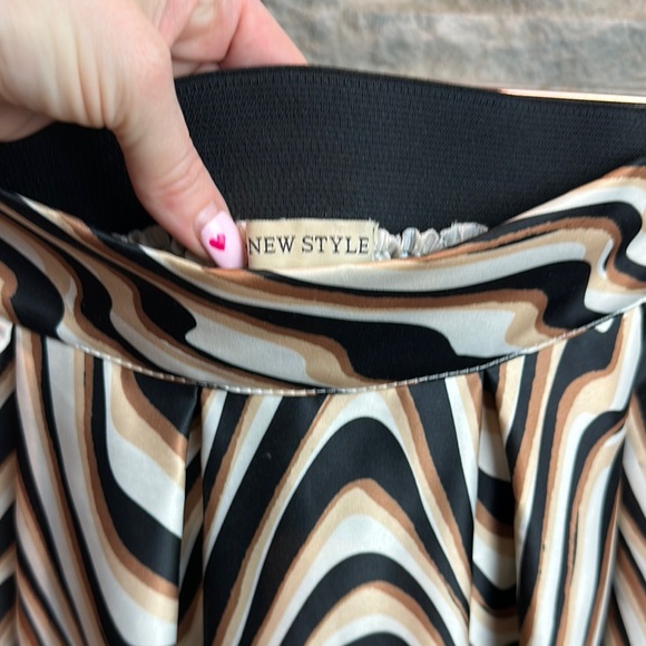 Red Dress Boutique Black and White Asymmetrical Midi Skirt - Picture 3 of 7